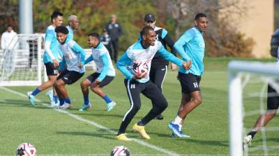 Jerry Bengtson durante el entrenamiento de la selección de Honduras.