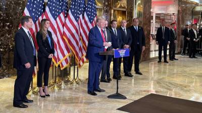 Trump y su equipo de abogados durante una conferencia de prensa en Nueva York.