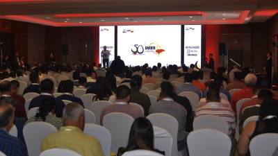 Más de 500 participantes, entre productores, distribuidores y proveedores de tecnología, se reunieron en el II Encuentro Avícola Nacional.