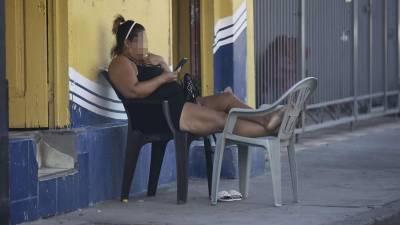 LA PRENSA Premium conversó a fondo con unos de los investigadores (solicitó omitir su identidad) de la unidad policial especializada de combatir el flagelo de la prostitución en Honduras y dio detalles de cuál es el rol de las maras y pandillas en este negocio.