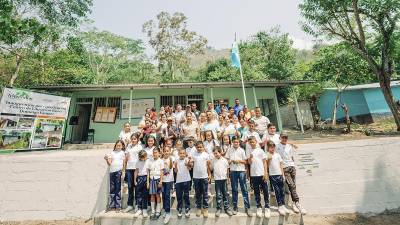 80 niños del Centro de Educación Básica “Once de Junio” y del Centro de Educación Básica “Domingo Vásquez” fueron beneficiados con esta iniciativa de Fundación Cervecería Hondureña.