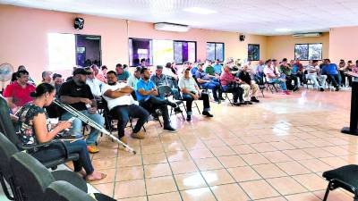 <b>Los propietarios reclaman deuda de cinco meses de bono del pago compensatorio.</b>