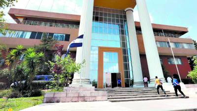 <b>Libre utilizaría como un instrumento de negociación para el nuevo TSC, la ratificación del fiscal interino Johel Zelaya.</b>