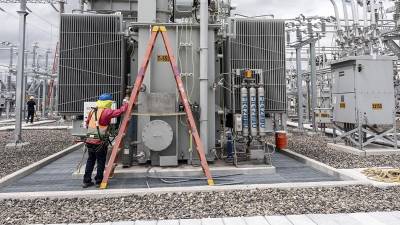 La ampliación de la subestación Miraflores con la instalación de un transformador de potencia de 50 MVA, 138/13.8 KV.