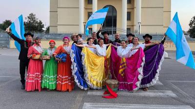 La asociación Cultural Zorzales de Sula dirigidos por Erik Martínez Paz.