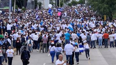 Nutrida manifestación del Bloque de Oposición Ciudadana este sábado 11 de noviembre en Tegucigalpa, Honduras.