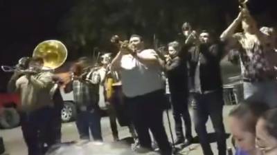 Músicos animaban fiesta cuando fueron sorprendidos por una balacera.