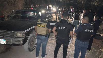 Elementos de la Policía Nacional hicieron operativos en la zona montañosa donde ocurrió la masacre.