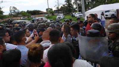 Las autoridades atendieron a los parientes de las mujeres que perdieron la vida en el interior de la Penitenciaría Nacional Femenina de Adaptación Social (PNFAS).