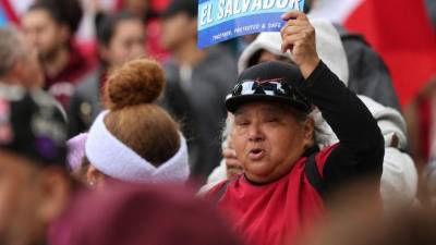 El Departamento de Seguridad Nacional de Estados Unidos mantendrá vigente, hasta nuevo aviso, el Estatus de Protección Temporal (TPS) que ampara a unos 170.000 salvadoreños, pese a que su vencimiento estaba programado para esta noche.