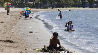 Puerto Cortés, la principal ciudad portuaria de Honduras y uno de los puertos más importantes y eficientes de Centroamérica, se posiciona también como uno de los destinos más visitados durante la <b>Semana Santa</b>. Ubicada en la costa atlántica, a solo una hora de San Pedro Sula, la ciudad combina su relevancia en el comercio marítimo con una variada oferta turística que atrae cada año a miles de veraneantes.