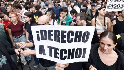 El desalogoen Madrid de <a rel=noopener noreferrer href=https://www.laprensa.hn/mundo/espana-acuerdan-maricarmen-anciana-87-anos-desahuciada-vuelva-casa-FI32182632 target=_blank>Maricarmen Abascal</a>, una señora mayor de 87 años, el pasado 23 de septiembre ha desencadenado diez días de estallido social en España que se han trasladado a la política a través de dos decretos aprobados por el Consejo de Ministros que han recibido este viernes el 'no' del Congreso.
