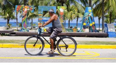 El municipio de Tela, situado en la costa norte de Honduras, es uno de los destinos de playa más importantes del país y de Centroamérica. Se distingue por su mezcla única de naturaleza exuberante, cultura garífuna y playas de arena dorada.