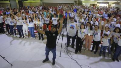 El grupo de padres de familia que se mostraron en contra de la educación sexual con enfoque de género.