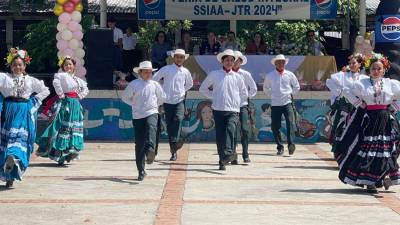 Estudiantes del emblemático institito José Trinidad Reyes fueron partícipes esta semana en la Primera Feria de Salud Integral y la presentación de murales de Relevo por la Vida.