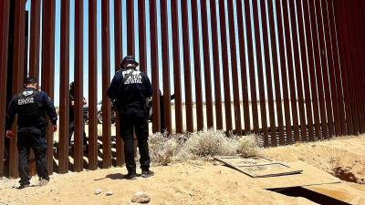 Vista del narcotúnel en el muro fronterizo.