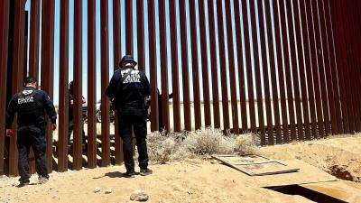 Vista del narcotúnel en el muro fronterizo.