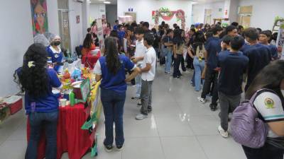 La sede de CEUTEC en San Pedro Sula se convierte en el epicentro de la innovación juvenil con el evento Jaguar Market Experience 2026. Este espacio busca inspirar a las nuevas generaciones a materializar sus ideas de negocio mediante una experiencia universitaria inmersiva.