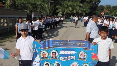 Decenas de estudiantes, docentes y personal administrativo del Instituto Modesto Rodas Alvarado (IMRA), de Ilanga, Trujillo, Colón, rindieron homenaje este martes a la Bandera Nacional durante un acto cívico que marcó el inicio del mes patrio.