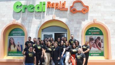 Ejecutivos y colaboradores de Credi Rapid se enorgullecen de celebrar 10 años de éxitos y alianzas comerciales.