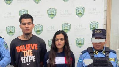 Alias “99” y “La Flaca” cuando eran presentados a los medios tras sus capturas.