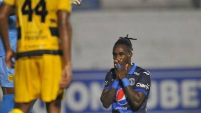 Rubilio lamentando una ocasión fallada en el Motagua vs Real España.