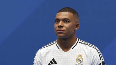 Kylian Mbappé firmó contrato por cinco temporadas con el Real Madrid.