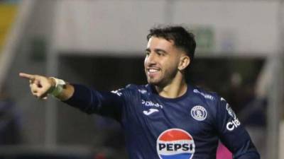 Auzmendi celebrando uno de sus tres tres goles anotados a la UPN.