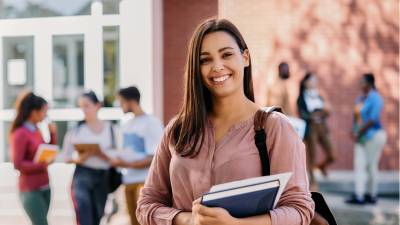 En un mundo cada vez más competitivo y globalizado, la UTH pone a disposición su programa de Becas Internacionales para que sus estudiantes y docentes puedan acceder a una educación de alto valor.