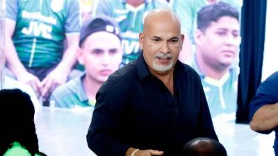 Orinson Amaya en la prensentación de la nueva indumentaria de Marathón.