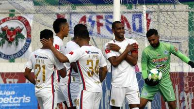 El Olimpia no tuvo piedad del Victoria y le metió media docena de goles, de los cuales Jerry Bengtson hizo tres.