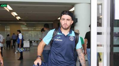 Agustín Auzmendi en su llegada al aeropuerto de Palmerola con Motagua procedente de Estados Unidos. Fotos David Romero.