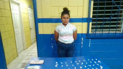 <b><span class=mln_uppercase_mln>Evidencia.</span></b> La joven fue detenida con la droga en Lomas del Carmen.