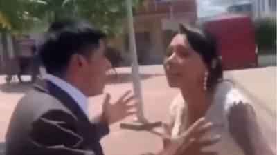 Un video que circula en redes sociales, que comenzó a hacerse viral muestra a una presunta novia que se encuentra a punto de entrar a la iglesia para casarse, pero de último momento sufre un aparente colapso nervios donde se le ve llorando y diciendo que ella no quiere casarse porque no ama al hombre con el que se comprometió.