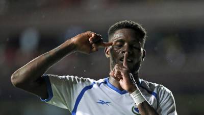 José Fajardo celebrando su gol que significó el 0-2 de Panamá contra Costa Rica.