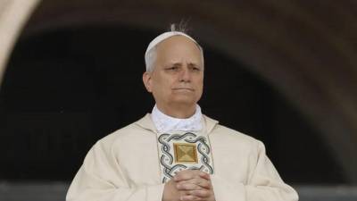 El Vaticano informó de que al pontífice, de 71 años, se le extirpó este martes el lóbulo inferior del pulmón derecho.