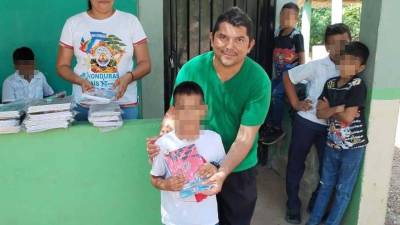 El docente Alex Armando Castro fue asesinado cuando se disponía a impartir clases; fue sorprendido por sujetos armados que le dispararon en repetidas ocasiones dentro de su aula durante su jornada laboral.