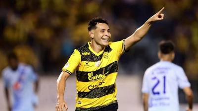 Jhow Benavídez celebrando su golazo contra el Motagua.