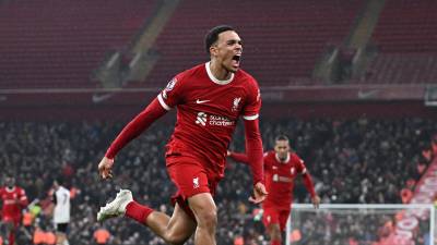 Premier: Liverpool logra agónica remontada en partidazo de siete goles