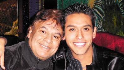 Juan Gabriel y su hijo Iván Aguilera.