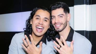 Jhonny Caz y su esposo Jonathan Bencomo.