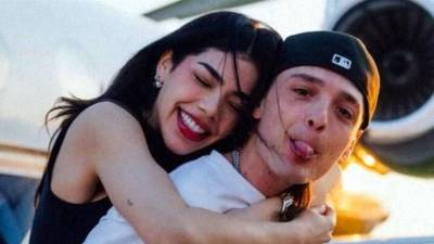 El sábado pasado la cantante, Kenia Os, sorprendió a toda la industria del entretenimiento al compartir un comunicado en el que hizo oficial su separación del cantante de corridos tumbados, Peso Pluma.