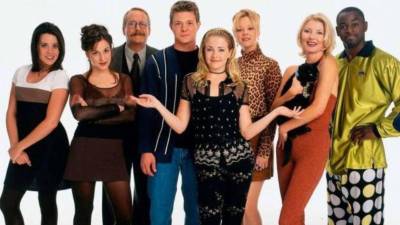 El elenco de la serie “Sabrina, la bruja adolescente”.