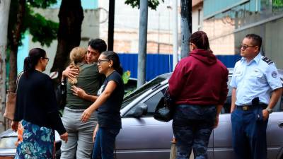 <b><span class=mln_uppercase_mln>Morgue.</span></b> Familiares reclamaron el cuerpo de Samuel Rodas.