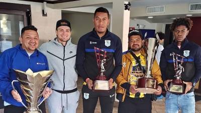 Denovan Torres y Teed Bodden mostrando los trofeos que se llevan a casa después de disputar la New Orleans Cup 2024.