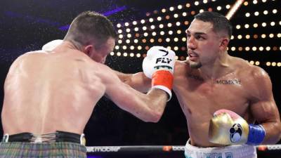 Teófimo López frente a Josh Taylor.