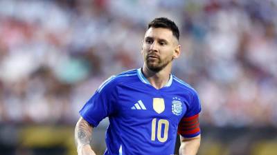 Lionel Messi guía a la selección de Argentina que llega como la campeona del mundo tras el título en Qatar 2022.