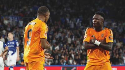 Vinicius y Mbappé, de penal, sacaron de un apuro al Real Madrid ante Real Sociedad. Así celebraron el brasileño y el francés en Anoeta.