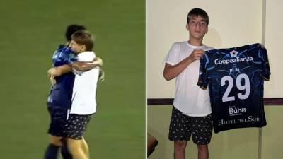 Hincha invade la cancha para abrazar al ‘Patón’ Mejía y detallazo del hondureño