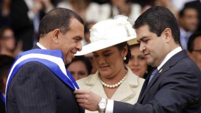 Lobo y Hernández en una fotografía de archivo en la toma de posesión presidencial en 2010.